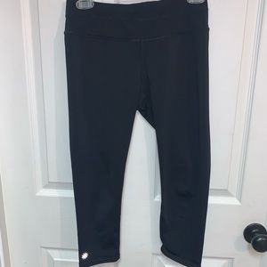 Athleta Black Cropped leggings Mid-calf running athleisure workout Ladies Small